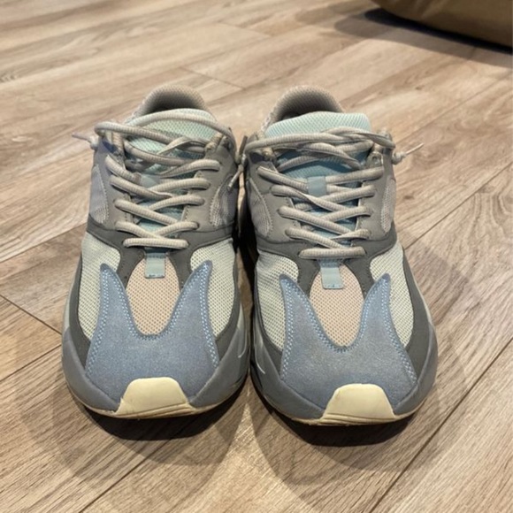 Yeezy - Picture 2 of 5